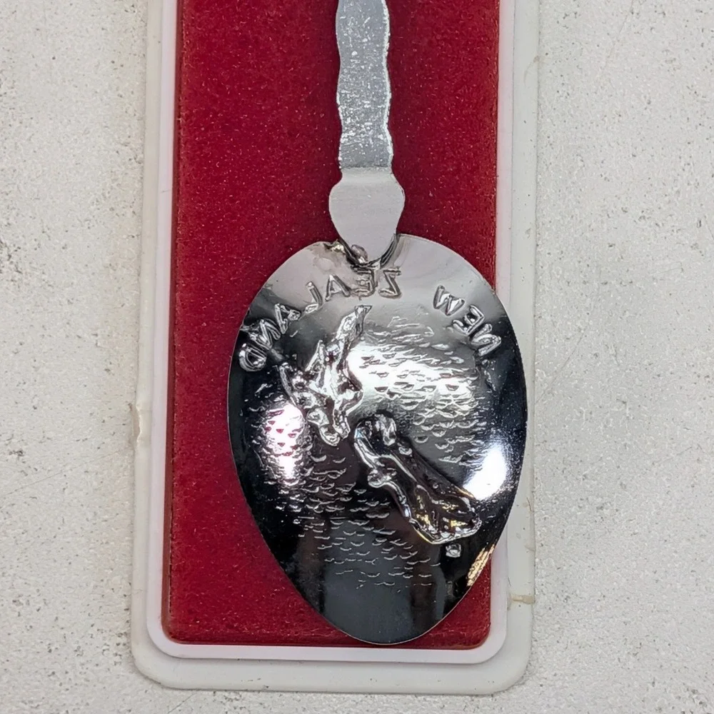 Peak CHCH New Zealand Kiwi Bird Souvenir Collector Spoon Silver Tone Map Bowl